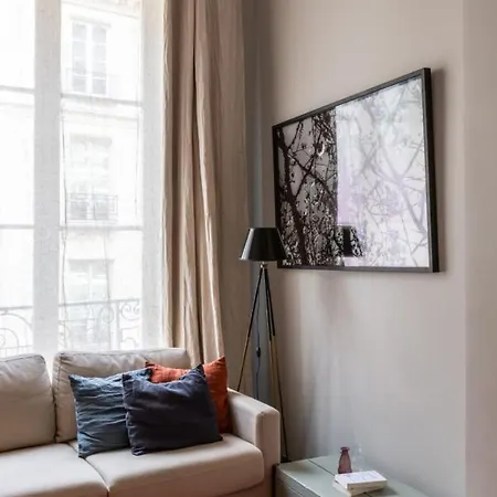 Charming Design Apt With Balcony In Paris Paris